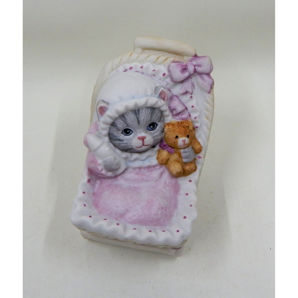 Schmid Kitty Cucumber Baby Cat In Crib Awake Teddy Bear Figurine B Shackman 1987 - Picture 6 of 7